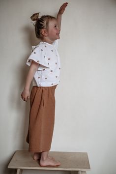 This is an instant PDF sewing pattern that you can immediately print at home start sewing in no time. Leilani is a breezy culotte pants that features a wide, cropped leg, side pockets for treasures, and an easy pull-on elastic waist. It's easy and quick to make and a must-have basic for every wardrobe. You can choose between a regular elastic waistband or a paper bag waistband and use this pattern from baby to early teenage years to get the most out of it. The wide and flowing fit makes our Leilani Culottes a perfect mate either for a cozy afternoon at home or to dress up for any occasion you can think of. They are super easy to combine with our other patterns such as the Moss Tee or the Petal Blouse. Language: English Pattern sizes available: 1 - 12 years Sewing level: Beginner-friendly F Start Sewing, Culotte Pants, Indie Sewing Patterns, Hip Ups, Sewing Patterns For Kids, Romantic Look, Summer Blouses, Teenage Years, Double Gauze