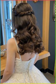 Hairstyle For Debutant, Prom Hair With Crown, Debut Hairstyles Debutante, Half Up Half Down With Crown, Birthday Hairstyles With Crown, Quince Hairstyles For Short Hair With Crown, Quinceanera Hairstyles Damas, Quince Hair Short, Half Up Half Down Sweet 16 Hair