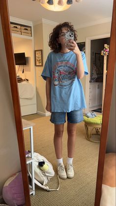 Jorts Oversized T Shirt, Oversized Summer Fits, Summer Outfits With T Shirts, Jorts And Oversized Shirt, Quirky Going Out Outfits, Jorts Outfit Women’s Black, Baggy Shorts Summer Outfit, Big T Shirt Outfits Summer, Tight Jorts Outfit Idea