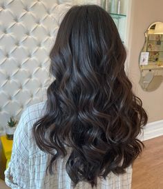 Big bouncy curls, just how we like them! By @drybar_indianapolis Simpul Dasi, Blowout Curls, Shag Cut, Long Shag, Simple Prom Hair, Blow Dry Hair