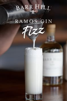 Ramos Gin Fizz Recipe, Fall Mixed Drinks, Gin Fizz Recipe, Som Tum, Gin Fizz Cocktail, Ramos Gin Fizz, Best Mixed Drinks, Cocktail Mixology, Liquor Recipes