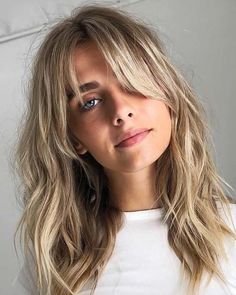 French Hairstyles, Long Fringe Hairstyles, Medium Length Hair With Bangs, Layered Hairstyles, Haircut Styles, Wavy Hairstyles, Frontal Hairstyles, Watercolor Ideas, Side Bangs