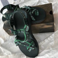 Creed Pine Chaco Zcloud X2 Remix - Green Sandals, Never Worn, In Box, Size 6 Outdoorsy Girl Style, Chacos Sandals Outfit, Chacos Outfit, Granola Girl Outfits, Hippie Shoes, Adventure Shoes, Pretty Sneakers, Chaco Sandals, Chacos Sandals