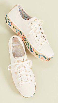 Fairy Shoes, Feminine Shoes, Painted Sneakers, Sandals Outfit, Unique Shoes, Best Sneakers, Crazy Shoes, Sneaker Collection