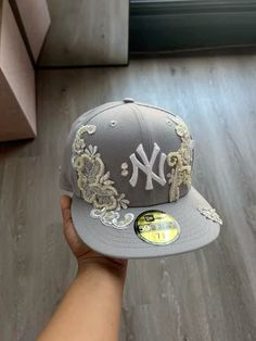 Custom Fitted Hats From Lids, New Yankees Cap, Customized Fitted Hats, Custom Yankee Hat, Embellished Hats Ideas, Embroidered Fitted Hat, Pearl Fitted Hat, New York Yankees Hat Outfit, Hat Customization