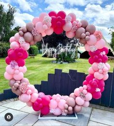 Princess Theme Party Decorations, Rose Birthday Party, Pink Balloon Garland, Rose Birthday, Deco Ballon, Birthday Room Decorations, Ballon Party, Simple Birthday Decorations, Rosé Birthday