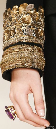 Ralph Lauren Fall 2016 RTW Date: 7/19/2016 Note: Gold embroidery detail and its combination with the black fabric. Wedding Dress Haute Couture, Embroidery Wedding Dress, Goldwork Embroidery, Sheila E, Haute Couture Embroidery, Ralph Lauren Fall, Couture Details