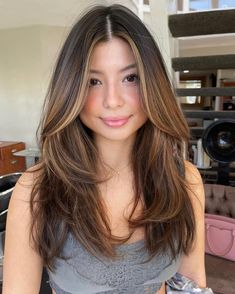 Layer Hair For Round Face, Cubby Face Hairstyles, Layered Haircut For Square Face, Hair For Big Faces, Hair Cuts For Square Face Shape Medium, Hairstyles Square Face Shape, Best Haircut For Rectangle Face Shape, Hair Cuts For Circle Face Shape, Square Shape Haircut