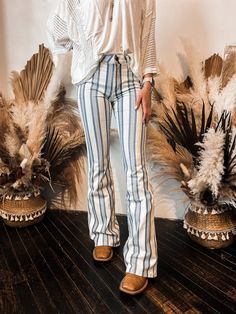 Wrangler Rodeo Stripe Flares – Wiseman’s Western Southern Cowgirl Outfits, Western Night Out Outfit, Western Teacher Outfits, Cowgirl Boots Outfit Fall, Edgy Western Style, Western Fashion Outfits, American Flag Jeans, Western Fall Fashion, Cute Southern Outfits