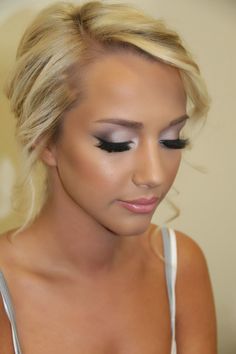 he Angel Bride For this look, we focused more on keeping the lid light and smoking out the corners, and a hint of soft pink to the lips. Make Up Sposa, Too Faced Lipstick, Angel Makeup, Wedding Hairstyles And Makeup, Wedding Day Makeup, Beauty Make-up, Braut Make-up, Day Makeup, Wedding Hair And Makeup