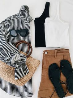 Old Money Summer, Summer Capsule Wardrobe, Clothes And Accessories, Outfit Summer, Looks Style, Mom Style