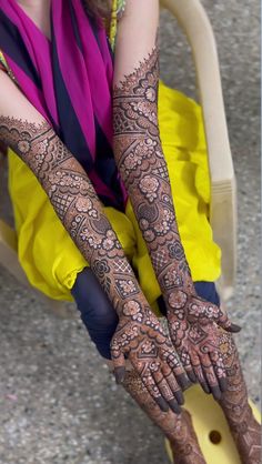 Female Portrait Poses, Mehndi Designs Bridal Hands, Latest Bridal Mehndi Designs, Wedding Mehndi Designs, Wedding Mehndi, Back Hand Mehndi Designs, Mehndi Designs Book, Hand Mehndi