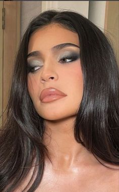 Kylie Kardashian, Classy Makeup, Jenner Makeup, Prom Eye Makeup, Eye Makeup Techniques, Kylie Jenner Makeup, Summer Makeup Looks, Event Makeup, Birthday Makeup