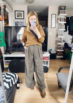 Vintage Trousers Outfit, Wide Trousers Outfit, Trousers Outfit Work, Trousers Outfit Winter, Fall Winter Capsule Wardrobe, Wide Leg Pants Outfit