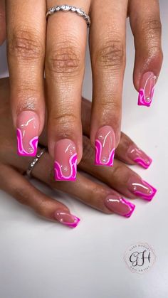 Square Nails Tips Art Designs, Acrylic Nail French Designs, Pink Abstract French Tip Nails, Pink Design Nails Short, Pink Designs Nails, Pink Shirt Nail Designs, Shorties Acrylic Nails Square Design, Red Short Square Acrylic Nails, Clear Pink Nails With Design