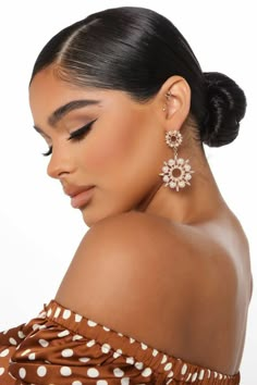 Black Hair Bun, Natural Hair Bun Styles, Sleek Ponytail, Trending Hairstyles, Gold Jewelry Fashion, Hair Health, Hair Extension, Ponytail Hairstyles, Down Hairstyles