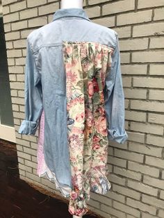 What Clothes Are Trending Now, Upcycled Tunics Diy, Decorated Flannel Shirts, Upcycled Fashion Refashioning, Upcycled Tshirt, Thrift Upcycle Clothes, How To Upcycle Clothes