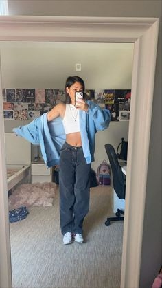 Outfits Alternative, Indie Fits, Style Indie, Mom Jeans Outfit, Skater Girl Outfits, Indie Style, Denim On Denim, Outfit 90s, Baggy Clothes