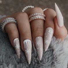 Snow Angel Nails, Christmas Angel Nails, Winter Time Nails, Christmas Snow Nails, Snowglobe Nails, Snowman Nails Design, Stiletto Christmas Nails, Grey Winter Nails, Icicle Nails