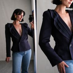 "FREE DOMESTIC SHIPPING Absolutely beautiful vintage Y2K Giorgio Armani 1940s styled navy blue silk and wool blend pebble textured cropped peplum bolero blazer. Broad shoulders with a beyond elegant ruffled tri lapel and a single button close. Such a timeless jacket to dress up or down. Finished with black large \"GA\" logo buttons. Made in Italy. Please refer to measurements. <> Designer: Giorgio Armani <> Made in Italy <> 65% Wool 35% Silk w/ 100% Silk <> Size: Please refer to measurements for best fit. ( model wears size 4-6, 5'8\" tall )  <> Measurements: laying flat from left to right      shoulder to shoulder: 16.5\"       underarm to underarm: 20\" ( 40\" Around )      waist: 17.5\" ( 35\" around )      sleeve length from shoulder: 25\"      overall length: 22\" <> Labeled Size Ital Bolero Blazer, Timeless Jacket, Armani Logo, Designer Jacket, Broad Shoulders, Blue Silk, Jacket Design, Giorgio Armani, Vintage Y2k