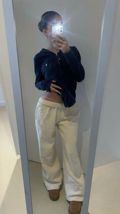 Trackies Aesthetic, Outfit Jogging, Skandinavian Fashion, Outfit Inspo Casual, Stockholm Fashion, Simple Trendy Outfits, Cute Everyday Outfits, A Mirror, Outfit Inspo Fall