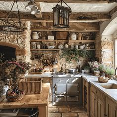 Rustic English kitchen featuring natural materials and a warm, inviting ambiance that embodies the essence of countryside style Provence Kitchen, Rustic Country Kitchen, English Country House Style, Countryside Kitchen, English Cottage Interiors, Designing A Kitchen, Makeover Kitchen, Cabinets Makeover, Rustic Country Kitchens