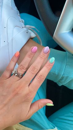 Plan Summer Nails, Gel Nail No Acrylic, Short Round Acrylic Nails Design Summer, Nail Idea Not Acrylic, Multi Color Pastel Nails, Mail Inspo 2023 Spring Short, Pastel Multicoloured Nails, Cute Spring Nail Designs Simple, Nail Dip Inspiration