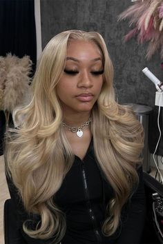 Blonde Beach Waves Black Women, Blonde Wand Curls Black Women, Blonde Wand Curls, Wand Curls Black Women, Curls Black Women, Beach Wave Curls, Wave Curls, Medium Curls, Messy Curls