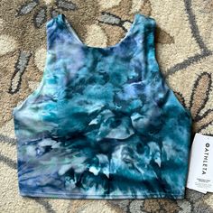 Athleta Conscious Crop Printed Top Size: Medium A-C New With Tags! Bra Top Made For Light Impact Workouts. Removable Cups! Athletic Crop Top, Crop Bra, Leather Mary Janes, Black Sports Bra, Sports Bra Sizing, Bra Top, Black Media, Red Sweaters, Sports Bras