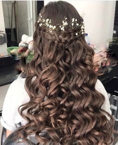 Quince Asthetic, Quince Hairstyles With Crown, Bubble Ponytail, Curly Wedding Hair, Simple Ponytails, Crown Hairstyles