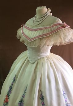 Ballgown Victorian, 1860s Ballgown, Victorian Ball Gowns, 1860s Dresses, Womens Costumes, 1800s Fashion, Old Fashion Dresses, Old Dresses, Victorian Clothing