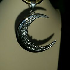 Brand New Solid Sterling Silver (Marked ) Floral Crescent Moon Pendant. Huge And Gorgeous. Pendant Features 1/2 Moon With A Floral Motif. Amazing Details. See Pics For Dimensions. Chain Not Included Please See My Other Listings. Charlotte Core, Floral Crescent Moon, Crescent Moon Jewelry, Floral Moon, Crescent Moon Pendant, Crescent Moon Necklace, Tree Necklace, Moon Flower, Moon Shapes