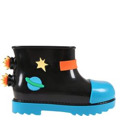 Color: Blue and black Blue and black scented black rain boots, with rubber sole. They are embellished with flames on the back and star, on the side. 100% PVC. Black Rain Boots, Black Rain, Kenzo Kids, Stella Mccartney Kids, Blue And Black, Boys Shoes, Luxury Boutique, Shoe Brands, Rubber Rain Boots