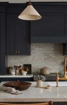 Moody styled kitchen vignette Trendy Paint Colors, Dark Blue Kitchens, Moody Kitchen, Bistro Furniture, Blue Kitchen Cabinets, Timeless Kitchen, Classic Kitchen, Dark Interiors, Classic Kitchens