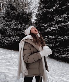 Pose In Snow Photo Ideas, Warm Winter Outfit, Pictures In The Snow Instagram, Very Cold Winter Outfits Snow, Snow Selfies Aesthetic, Switzerland Instagram Pictures Winter, Ig Inspo Pics Winter Snow, Ski Outfits For Women