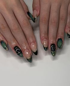 Elegant Green Ombre Press-On Nails with Gold Swirl Design  🌟 Transform your nails into a masterpiece with this luxurious set of green ombre press-on nails! Featuring a flawless gradient that transitions from deep emerald to a soft green hue, these nails are a statement of elegance and sophistication. 🌌💅 ✨ Key Features: Gold swirl accents: Hand-painted gold details add a touch of glamour and richness to the design. 💛🌟 Reusable and durable: High-quality materials ensure multiple wears, making this set perfect for any occasion! ♻️🛍️ Custom fit: Available in multiple sizes to ensure a comfortable and secure fit for everyone. 📐💖 High-gloss finish: A stunning shine that catches the light beautifully. 🌞✨ 💫 Why You'll Love This Set: Whether you're dressing up for a party, a holiday event Nail Art Dark Green, Green Nail Colors, Nail Polish Ideas, Emerald Nails, Green Acrylic Nails, Dark Green Nails, Green Nail Designs, Spring Nail Designs, Green Nail Polish