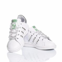 Sides with stripes of&nbsp;silver studs, back with&nbsp;silver glitter, silver laminated shoelaces, original white shoelaces. White Low-top Sneakers With Rhinestone Rivets, Casual White Sneakers With Rhinestone Rivets, Silver Low-top Sneakers With Silver Studs, Fendi Shirt, Kenzo Kids, Boutique Stores, Valentino Bags, Stella Mccartney Kids, Luxury Shop