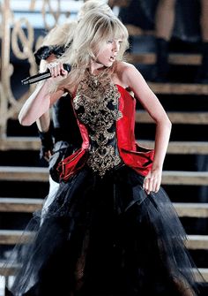 taylor swift performing on stage at the 2009 american music awards in los angeles, california