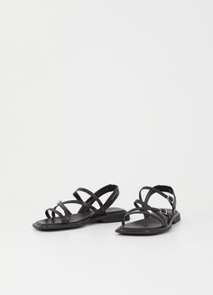 Elevate your everyday look with Izzy, the strappy sandals that exude minimalistic elegance. Crafted from luxurious black leather, these sandals feature a slanted toe shape and double adjustable straps with buckle fastening for the perfect fit. The molded outsoles with 20mm heels provide both comfort and style, while the padded insoles add an extra touch of luxury. Step into sophistication with Izzy. Black leather Slanted toe shape Adjustable ankle straps Padded insoles 20mm heels Vagabond Shoes, Cream Shoes, Shoe Horn, Shoes Flats Sandals, Black Leather Sandals, Orange Leather, Boot Bag, Leather Silver, Ankle Straps