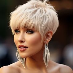 Instagram photo by Frechefrisuren • Feb 2, 2024 at 5:04 AM Silver Blonde Hair, Short Silver Hair, Short Hair Trends, Choppy Hair, Pixie Haircut For Thick Hair, Messy Short Hair