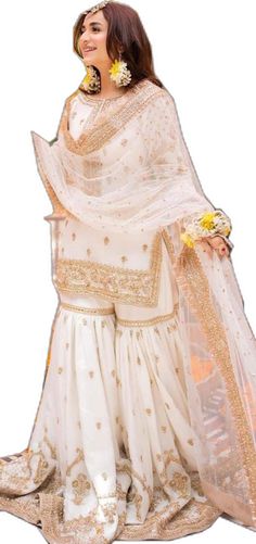 Kurti Outfit, Net Embroidery, Salwar Dress, Dress Salwar Kameez, Pakistani Wedding Dress, Pakistani Dress, Pakistani Wedding, Pakistani Dresses, Salwar Kameez