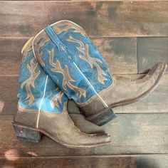 Old West Cowboy Boots Blue & Dark Brown Classic Western Style Rare Collectors Item Color Way - Hard To Find These Colors They Have Been Discontinued ! Size 10 Smoke-Free Home No Returns Old West Cowboy, Old West, Blue Dark, Western Style, Western Fashion, Cowboy Boots, Dark Brown, Cowboy, Size 10