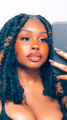 Braids Dark Skin, Model Hairstyles, Woman Hairstyles, Model Woman, Faux Locs Hairstyles, Dark Skin Beauty, Hair Model, Girls Hairstyles Braids, Dope Hairstyles