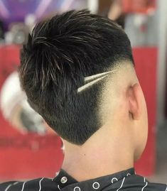 V Shaped Haircut, Fade Haircut Designs, Hair Designs For Men, Mid Fade Haircut, Haircut Selfie, Photo Hijab, Burst Fade, V Hair, Men Haircut Curly Hair