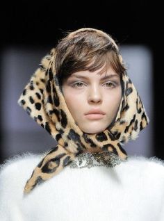 Ermanno Scervino, Animal Fashion, Milan Fashion, Fashion Sketches, Hats Vintage, Head Scarf, Milan Fashion Week