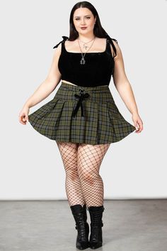 Long Skirt Outfits Korean, Alternative Outfits Plus Size, Anime Skirts, Killstar Dress, Fishnet Leggings, Summer Goth, Dress With Stockings, Goth Girl, Tartan Fabric