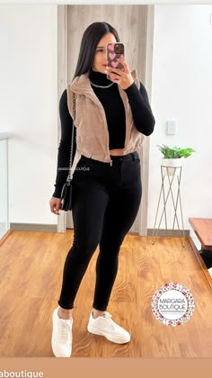 Outfit Frio Mujer, Cute Ripped Jeans Outfit, Business Chic Outfits, Look Jean, Cold Outfits, Casual Day Outfits