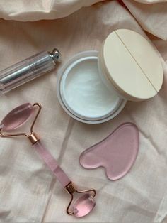 clean girl pinterest girl it girl vanilla fresh kawaii lifestyle everyday fyp for you foryou home viral Y2k Baddie Aesthetic, Skincare Day, Girl Tools, Summer Cleaning, Girl Energy, Clean Motivation, Clean Aesthetic, Face Roller