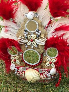 This is a sample of what we can make for you. All costumes are made to order. This is the traditional Samoan headdress featured in the Moana movie. NOTE--Please don't forget your head measurement. Kuiga/Tuiga is a crown made for young Samoan Women. We can make any color and style of kuiga for you. There will be additional charge for different style from this headpiece, please let us know and we will let you know about your price!! Materials --sea shells, stick. mirror/glass,and feathers, artific Samoan Headpiece, Traditional Festival Costume Headpieces, Traditional Headpieces For Costume Festivals, Traditional Handmade Costume Headpieces, Traditional Handmade Carnival Headpieces, Traditional Handmade Headpieces For Carnival, Moana Jr, Samoan Women, Moana Movie