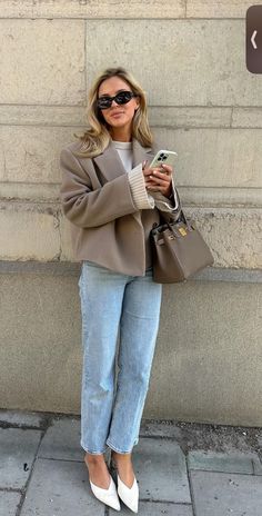 Aesthetic Lawyer, Stonewash Jeans, Lawyer Fashion, Jeans Outfit Fall, Chic Aesthetic, Blazer Outfit, Girl Needs